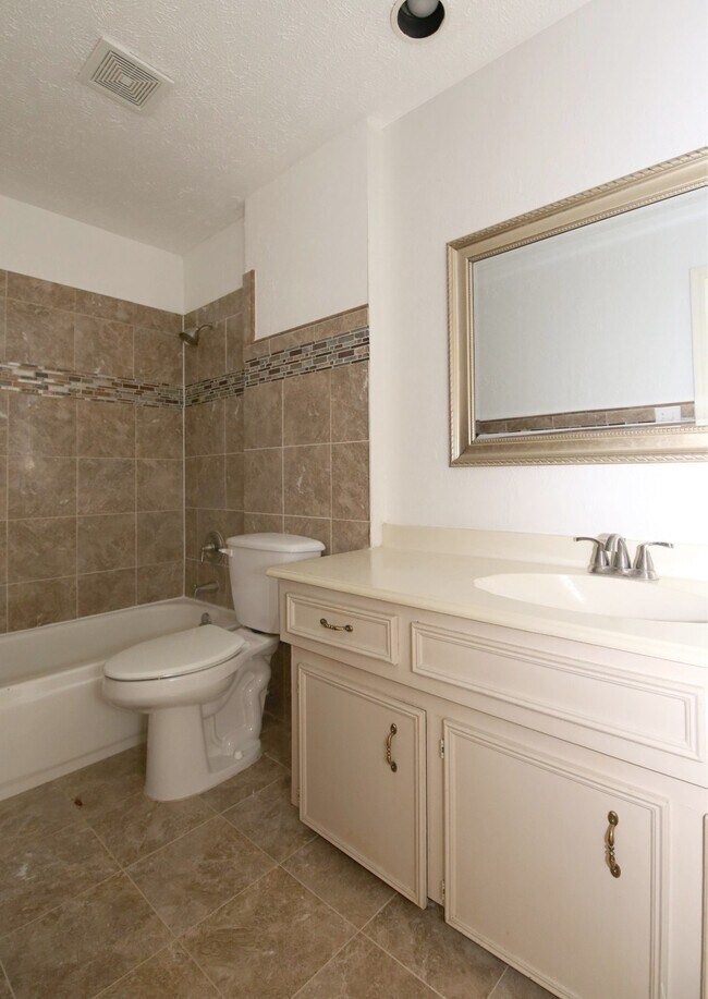 Building Photo - 11662 Sagewillow Ln