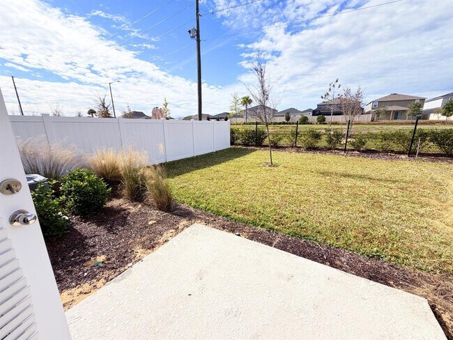 Building Photo - 398 Bogey Dr