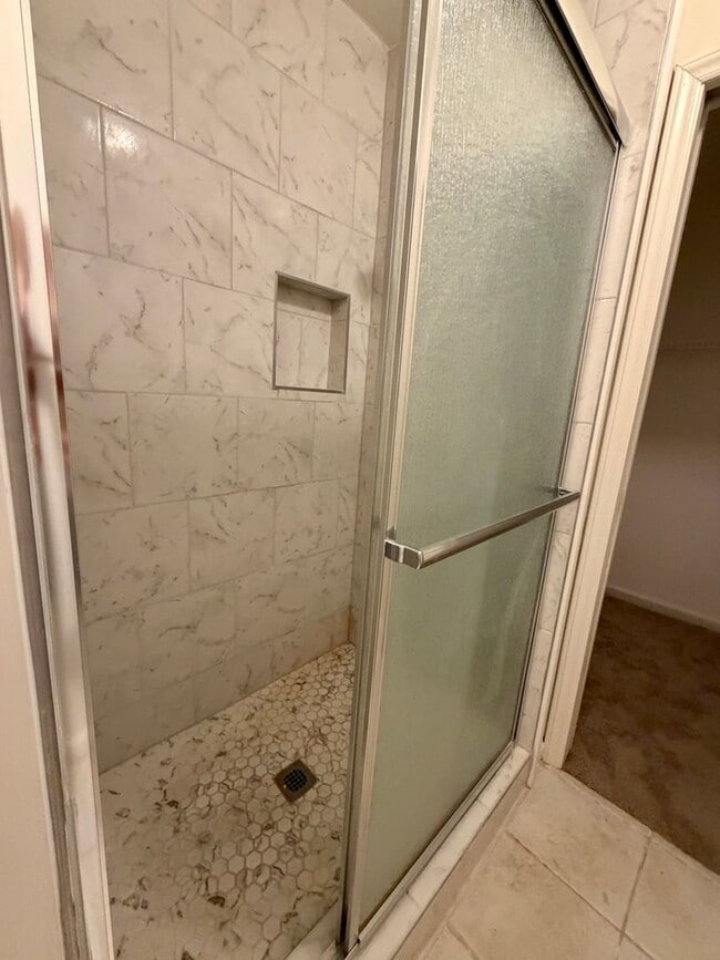 Building Photo - First Floor 2 bedroom condo