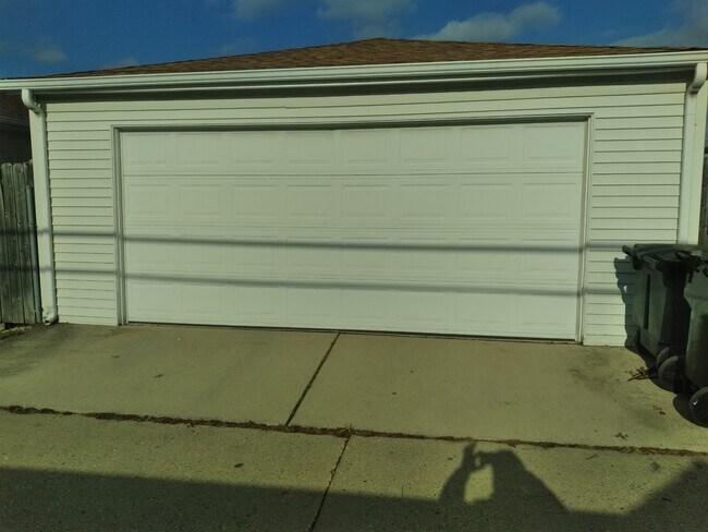 Building Photo - 8439 W Castle Island Ave