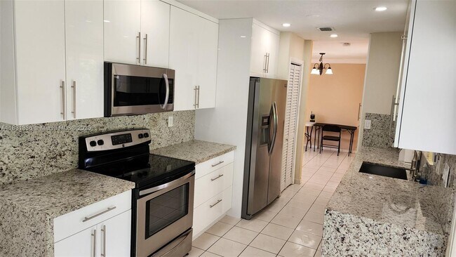 Building Photo - 5460 SW 133rd Ct