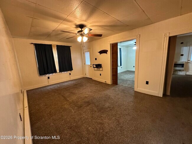 Building Photo - 546 Main St