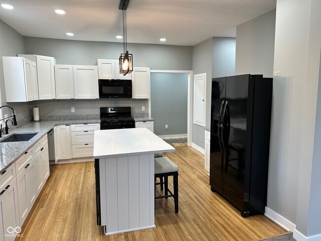 Building Photo - 310 S Nebraska St