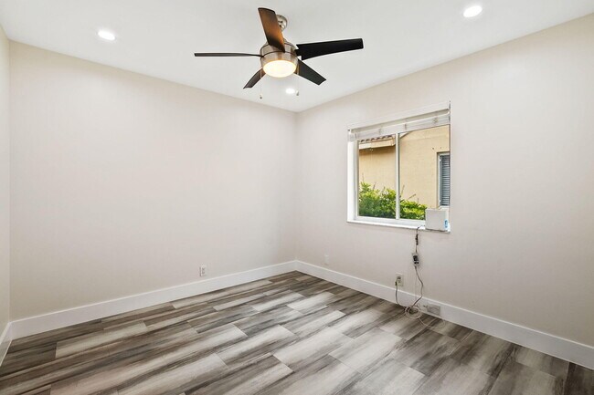 Building Photo - 4498 Dogwood Cir