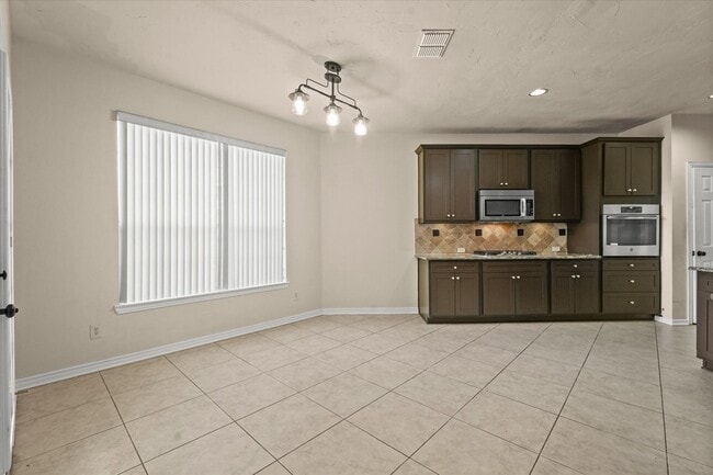 Building Photo - 1319 Lakeridge Ln