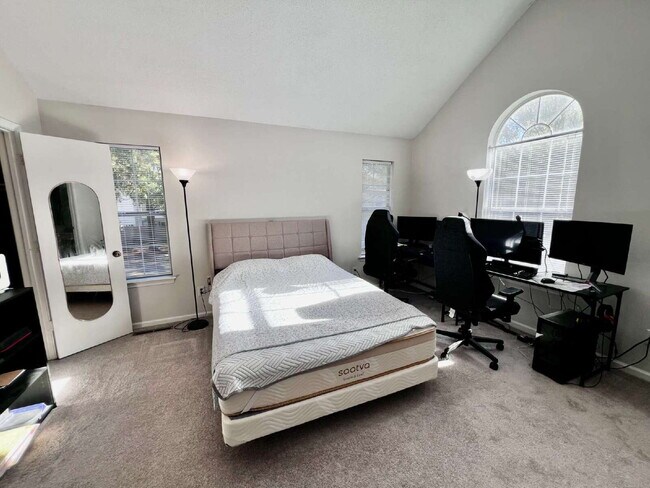 Building Photo - Beautiful 2-Bedroom End Unit Townhome in Ocean Lakes!