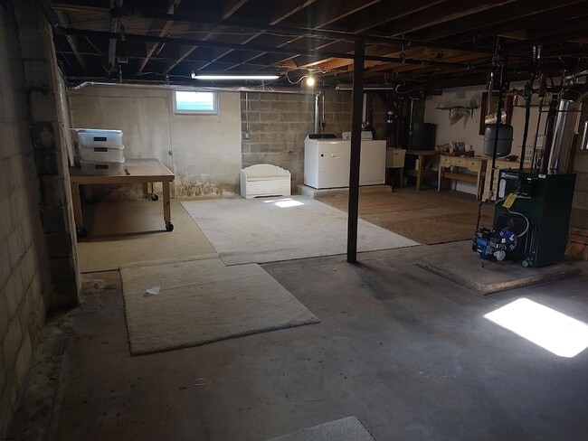 Building Photo - 3005 Fernwood Ave