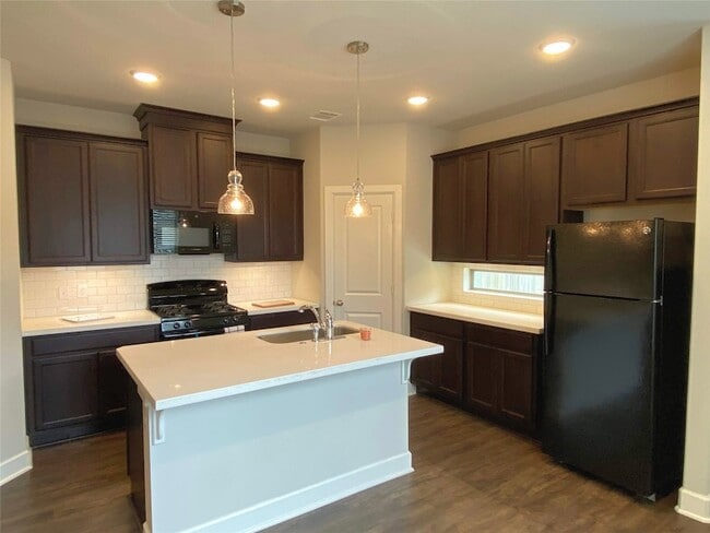 Building Photo - 285 Woodland Hills Dr