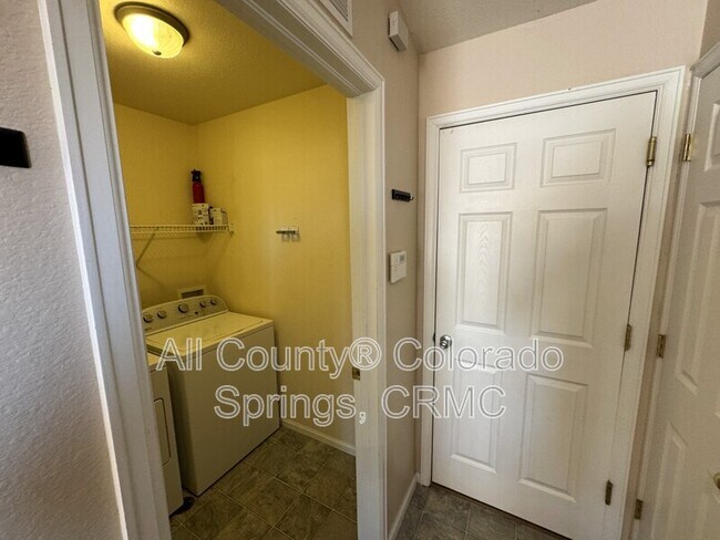 Building Photo - 1305 Lords Hill Dr
