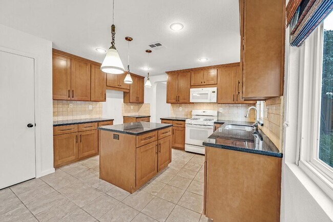 Building Photo - 1005 Mabel Josephine Ct