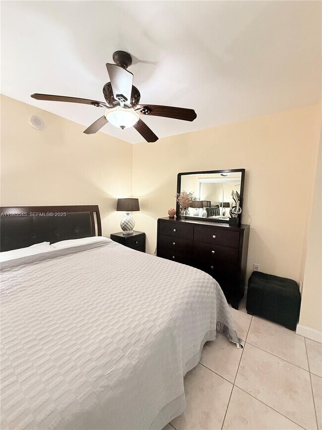 Building Photo - 1830 S Ocean Dr