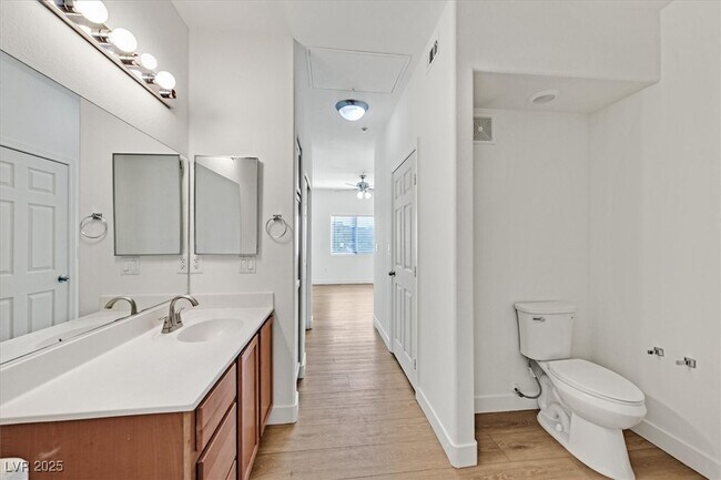 Building Photo - 2291 W Horizon Ridge Pkwy