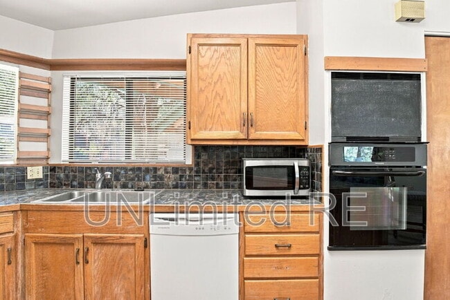 Building Photo - 1410 Inverrary Way