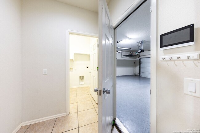 Building Photo - 12606 Texas Gold