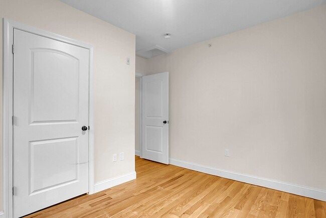 Building Photo - 29-33-33 Highland Ave
