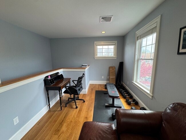 Building Photo - 10-12-12 Chestnut St