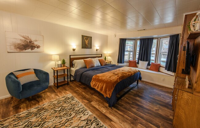 Bedroom - 1097 Club View Dr