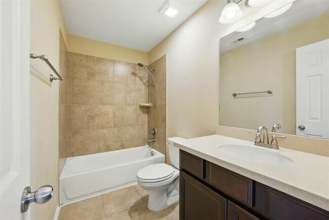 Building Photo - 27154 Harvest Pointe Ln