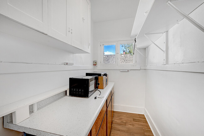 Building Photo - Charming Studio Retreat Near Cheeseman Park