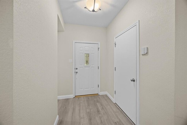 Building Photo - 1617 Abbey Ln