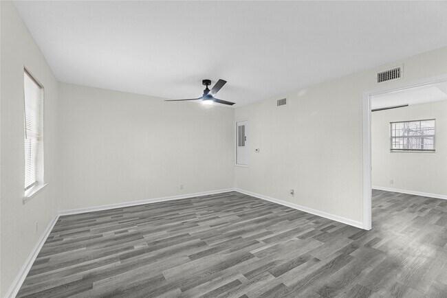 Building Photo - 7614 Grahamcrest Dr
