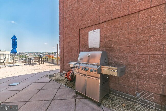 Building Photo - 1117 10th St NW