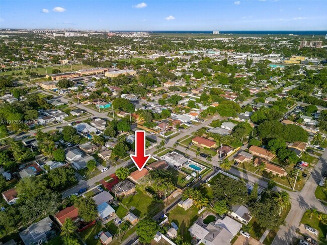 Building Photo - 2410 Coolidge St