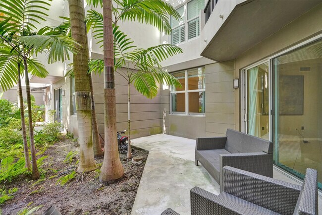 Building Photo - 2421 NE 65th St