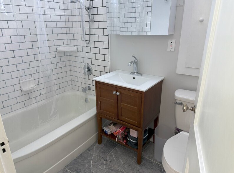 Master Bath - 1013 Overbrook Rd