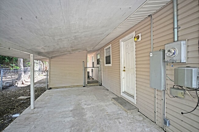 Building Photo - 633 S Academy Ave