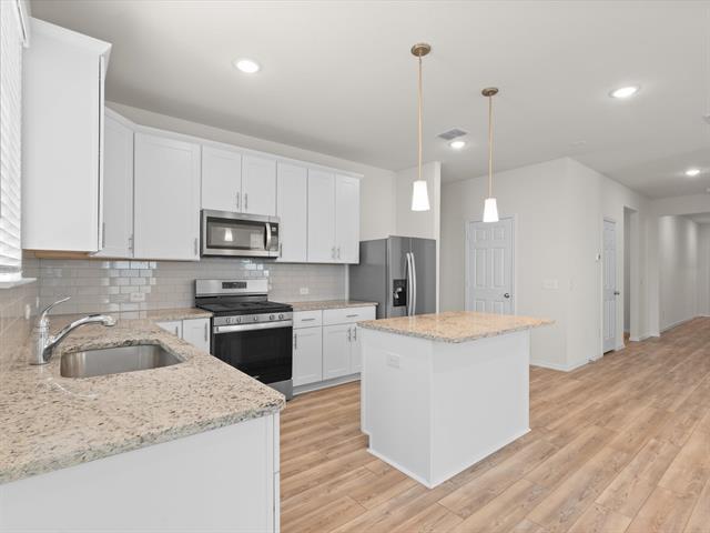 Building Photo - 803 Goldenrod Ln