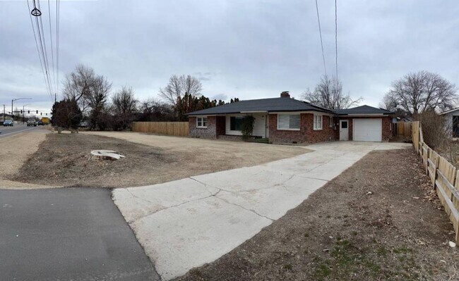 Building Photo - 1322 Middleton Rd