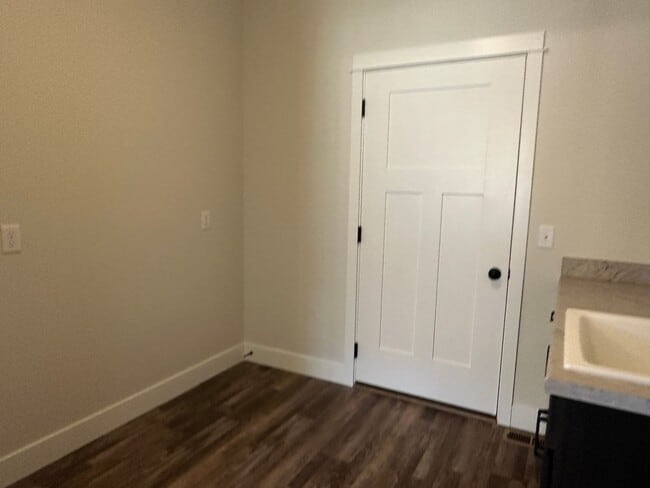 Building Photo - 3 Bedroom 2 Bath home on the west end!