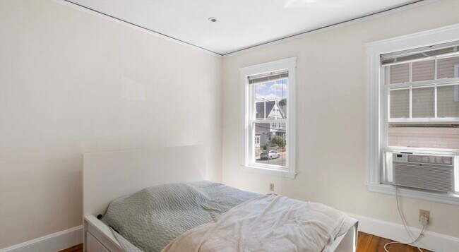 Building Photo - 92 Litchfield St