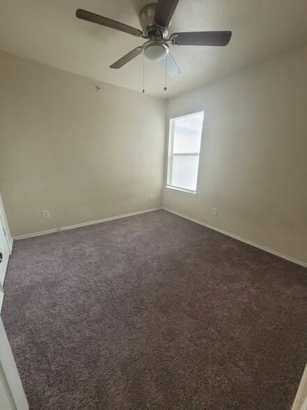 Building Photo - 10806 Mathom Landing