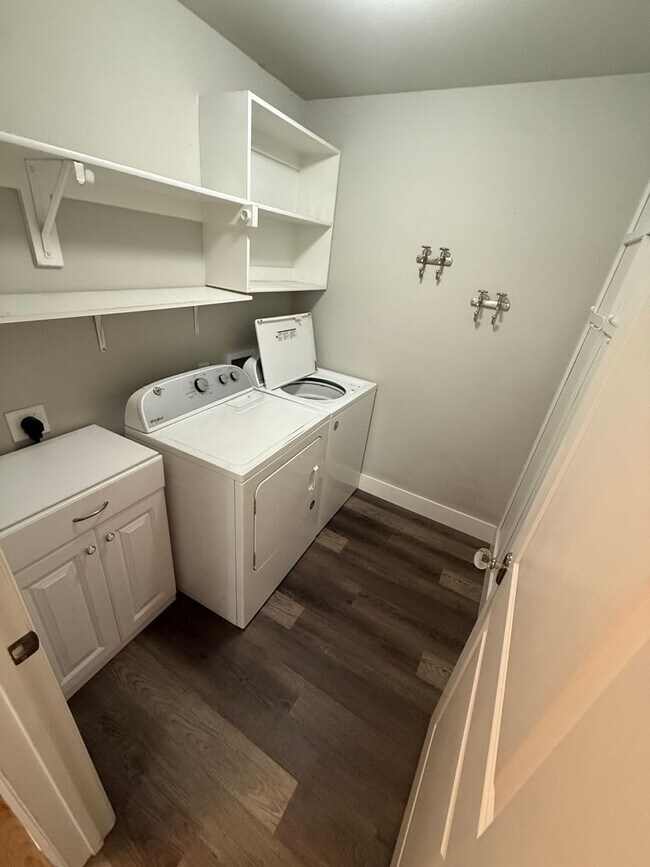 Building Photo - $1,1000 OFF YOUR FIRST FULL RENT IF YOU ARE READY TO MOVE!!!!!River Garden Addition 3 bed 2 1/2 b...