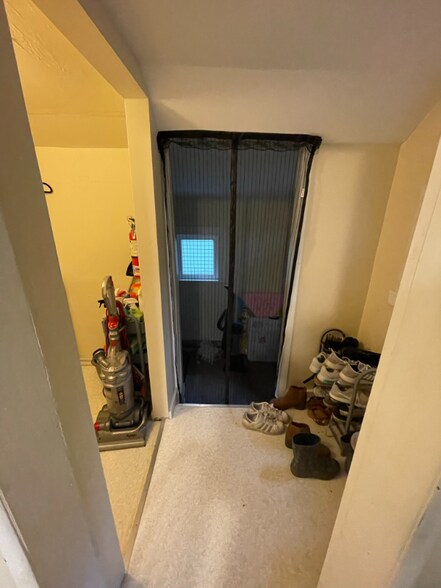 Building Photo - 421 Dodge St