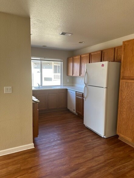 Building Photo - 5225 White Willow Dr