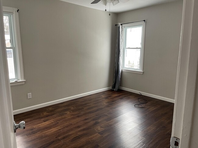 Building Photo - 610 Parkside Dr