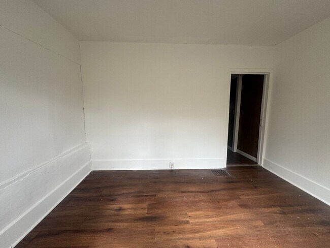 Building Photo - 213 Depeyster St