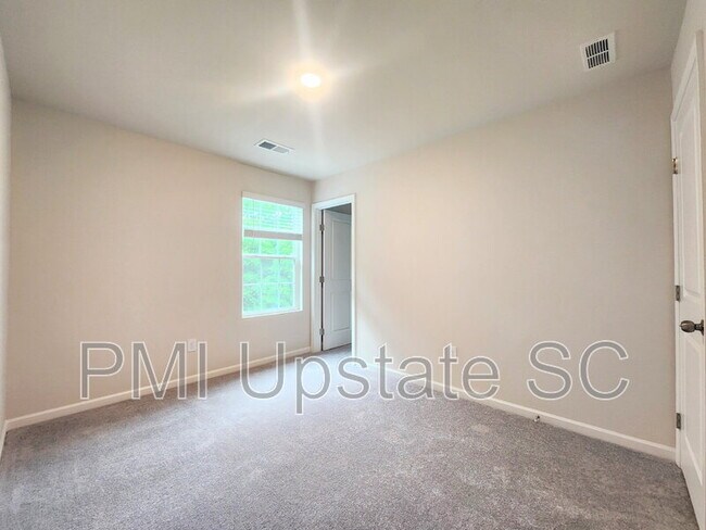 Building Photo - 810 Sandbach Rd