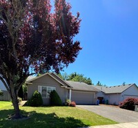 Building Photo - Charming Salmon Creek Ranch!