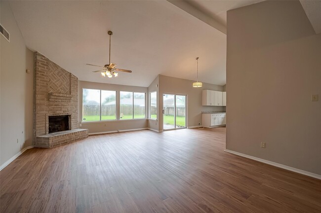 Building Photo - 1126 W Belgravia Dr