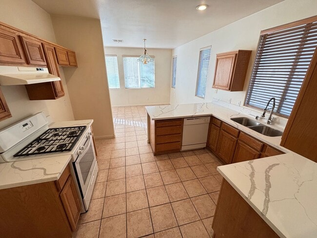 Building Photo - Gorgeous 3BED / 2.5 BATH home located in the gated community of Peccole Ranch. Make the Move for ...