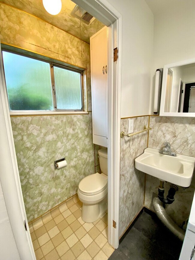 Building Photo - Recently Remodeled 3BD/2BA Southside Downt...