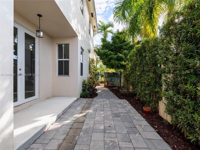 Building Photo - 7010 NW 106th Ave