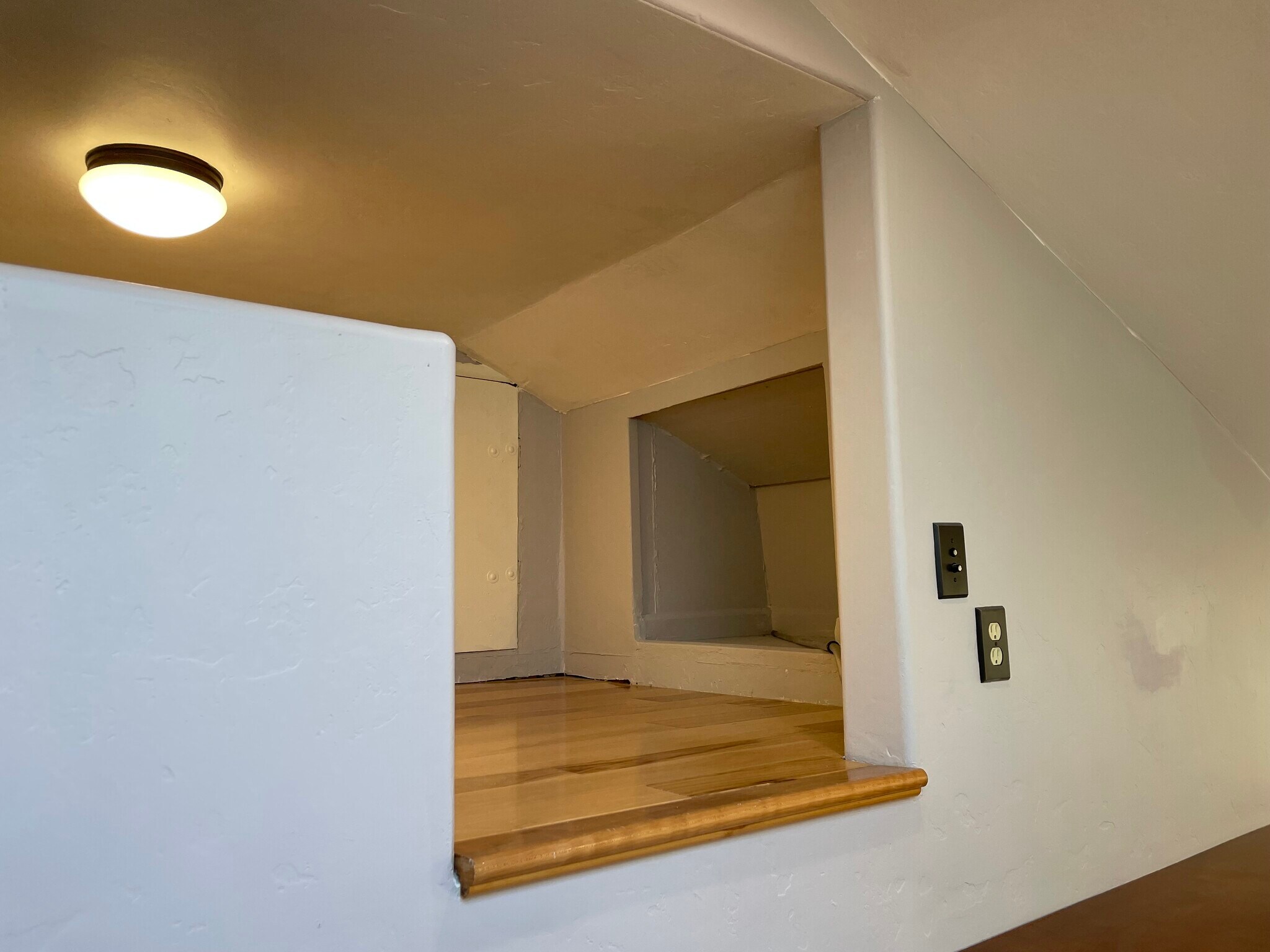 Building Photo - 102 Ash Way