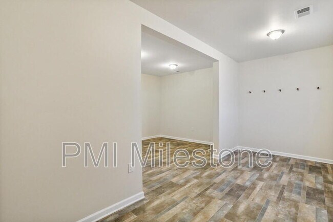 Building Photo - 161 Kensington Terrace