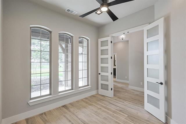 Building Photo - 2084 Glenhollow Dr