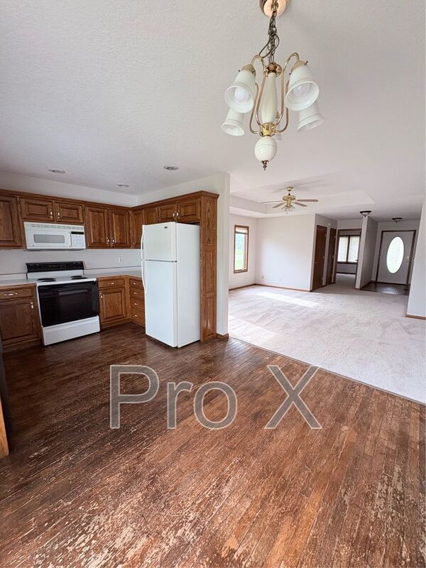 Building Photo - 124 W Briarbrook Ln